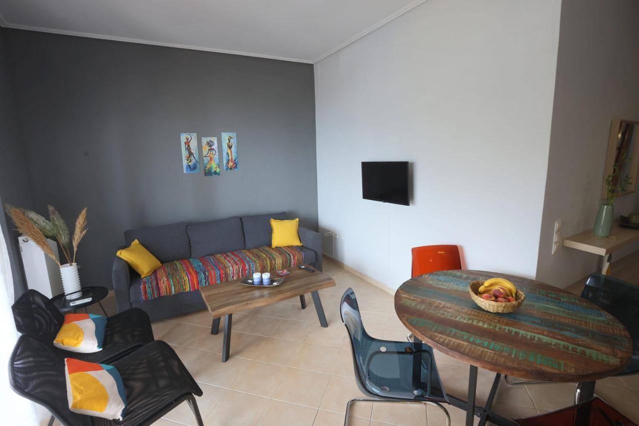 Apartment House In Riviera Lagonisi Kalivia Thorikou