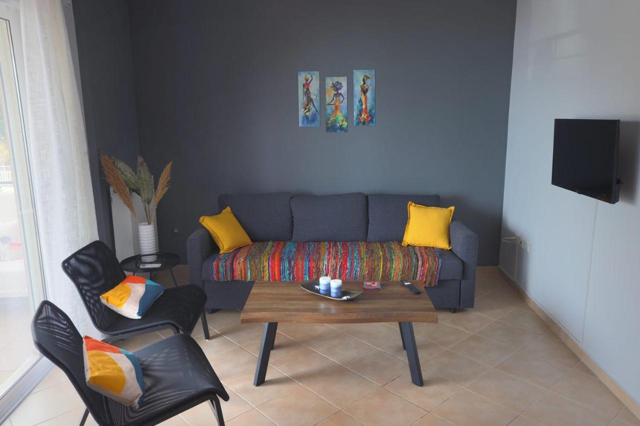 Apartment House In Riviera Lagonisi