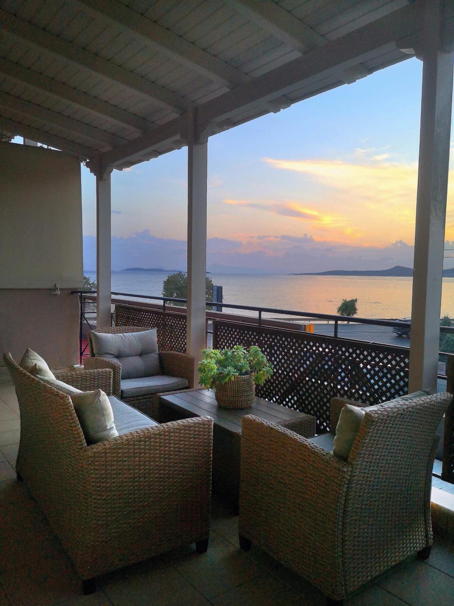 Apartment House In Riviera Lagonisi Kalivia Thorikou